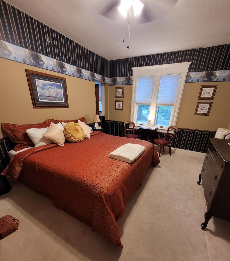 Ruby Manor Bed & Breakfast Gananoque Exterior photo