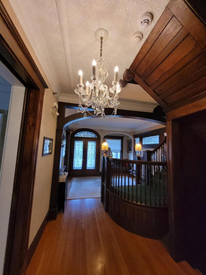 Ruby Manor Bed & Breakfast Gananoque Exterior photo