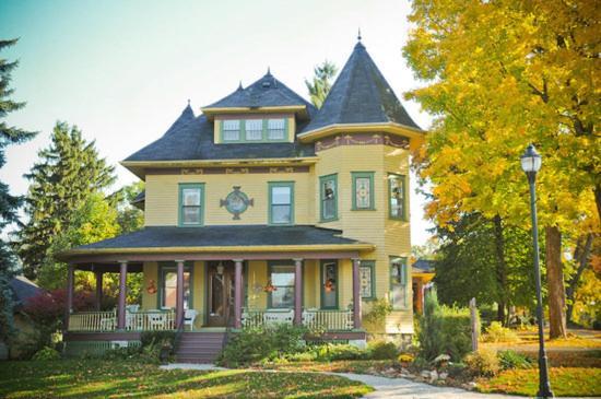 Ruby Manor Bed & Breakfast Gananoque Exterior photo