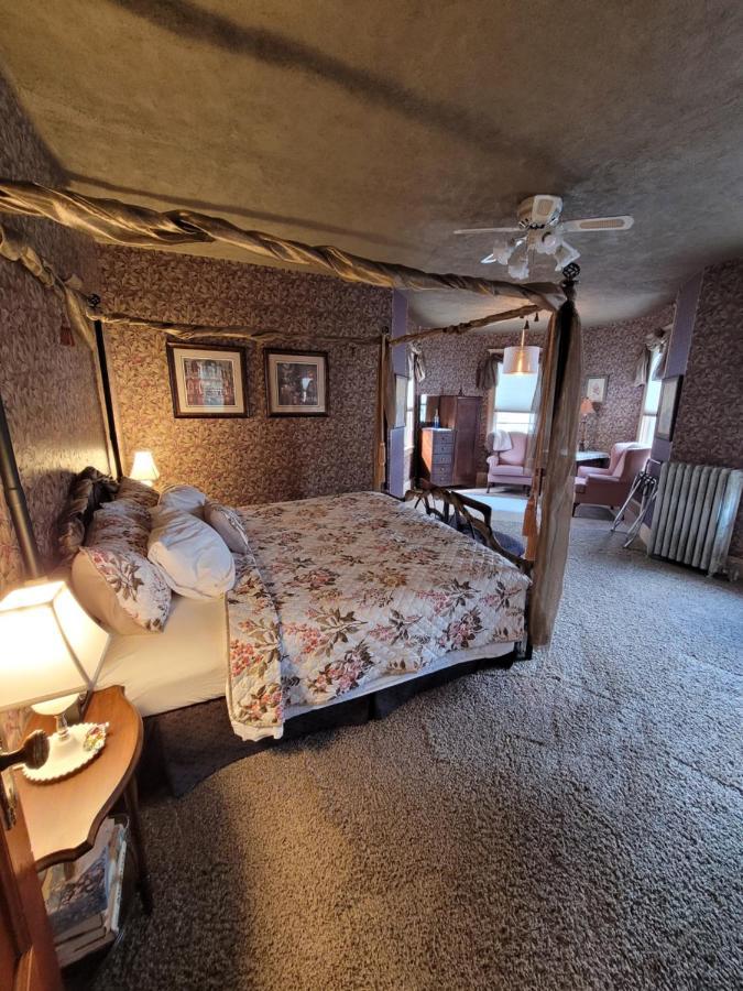 Ruby Manor Bed & Breakfast Gananoque Exterior photo
