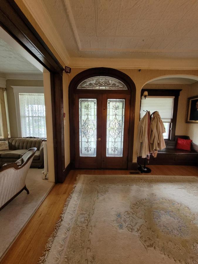 Ruby Manor Bed & Breakfast Gananoque Exterior photo