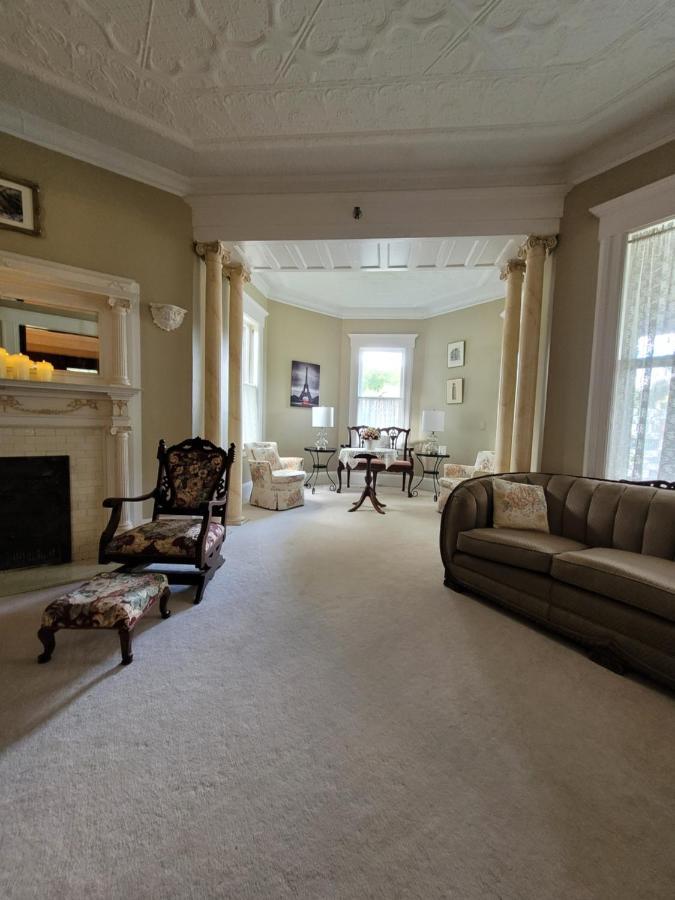 Ruby Manor Bed & Breakfast Gananoque Exterior photo