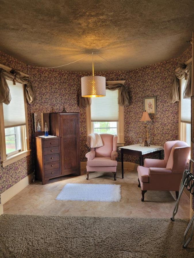 Ruby Manor Bed & Breakfast Gananoque Exterior photo