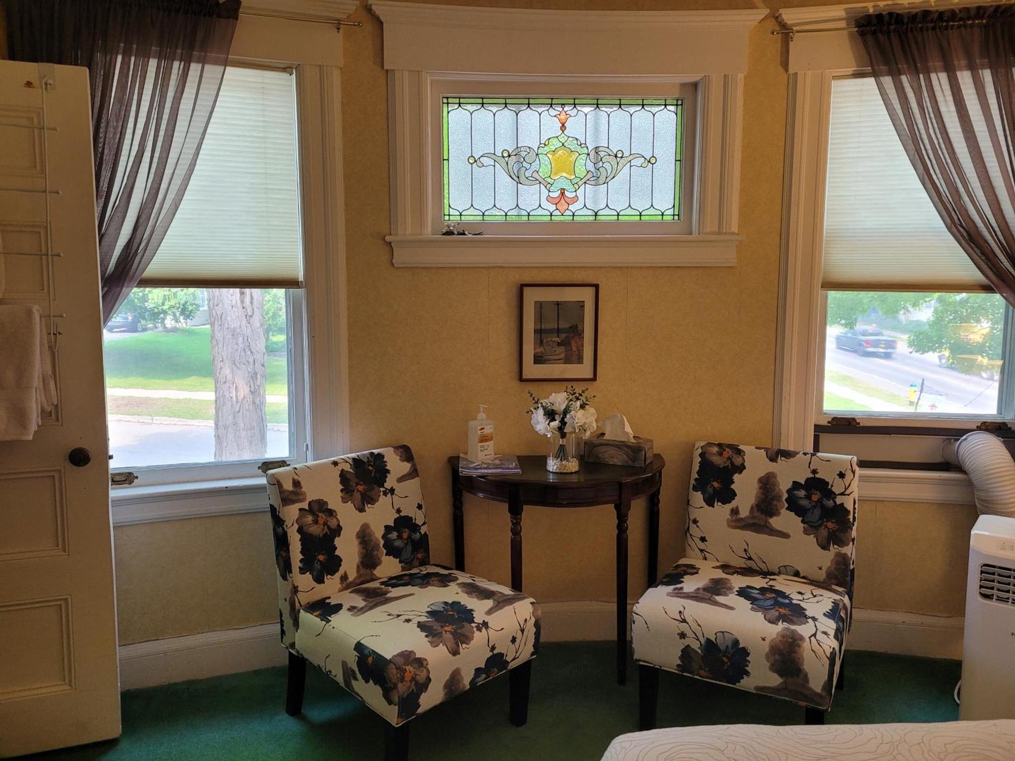 Ruby Manor Bed & Breakfast Gananoque Exterior photo